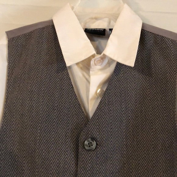 Button down shirt w/ vest and tie, boys sz 6 - Picture 2 of 4